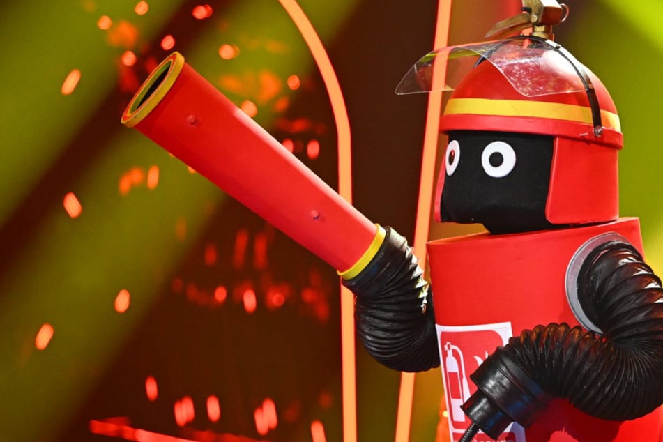 The Masked Singer: The Masked Singer: Feuerlöscher von Lauterbach enttarnt! Dieses Model steckte drin