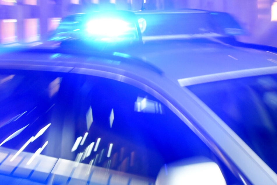 Die Frankfurter Polizei fahndet nach einem jungen Straßenräuber und dessen Begleiter. (Symbolbild)