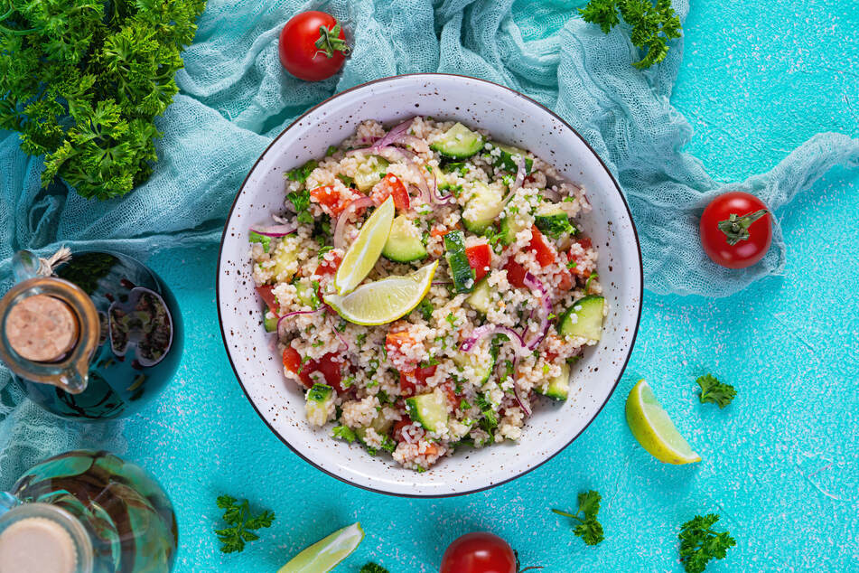 Couscous Salat für den Sommer: Das Rezept ist so einfach und so lecker!