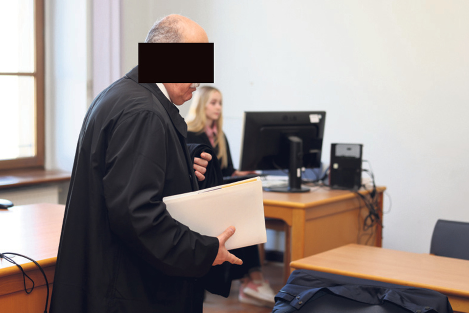 Angeklagt wegen Untreue in 416 Fällen: Urologe Dr. Habib M. (67) steht seit Donnerstag vor Gericht.