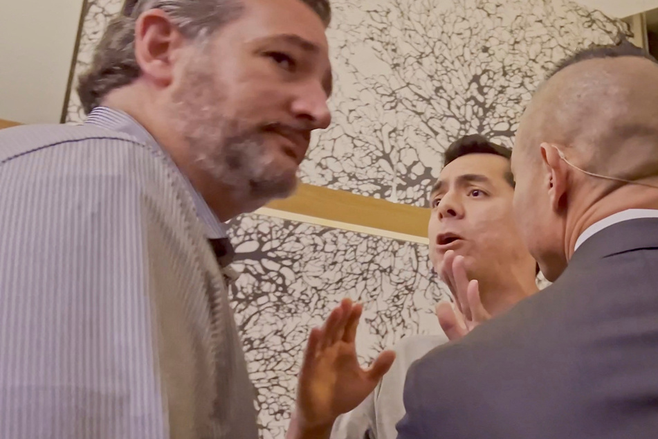 Ted Cruz confronted at restaurant following NRA speech
